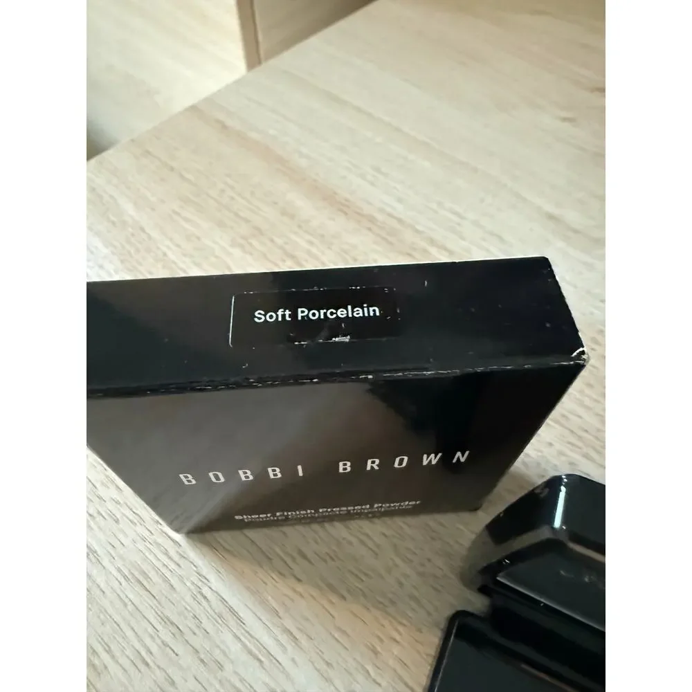 $55 Bobbi Brown Sheer Finish Pressed Powder Soft Porcelain 9g